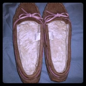 Woman's Moccasins/Slippers Size 9-10